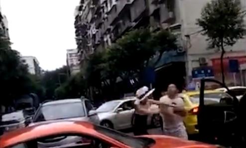 鼎格暖通：重慶保時(shí)捷女車主被奇瑞車主回打，雙方已迅速和解？